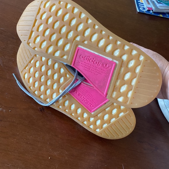 Adidas mesh tennis shoes - Picture 2 of 4